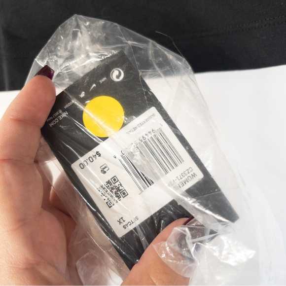 Nike Air Cropped Black Tee Shirt Size 1X - Picture 3 of 4